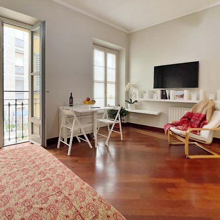 Chic 1Bdr With Shared Terrace Steps From Duomo By Rentopolis 밀라노 외부 사진