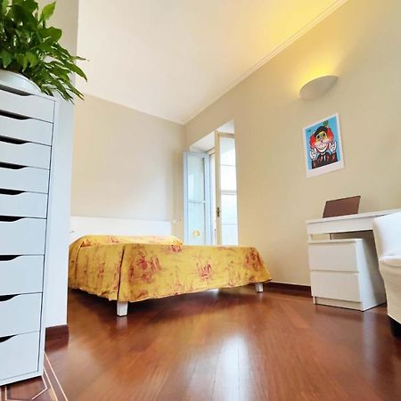 Chic 1Bdr With Shared Terrace Steps From Duomo By Rentopolis 밀라노 외부 사진