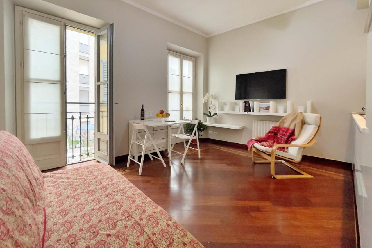 Chic 1Bdr With Shared Terrace Steps From Duomo By Rentopolis 밀라노 외부 사진