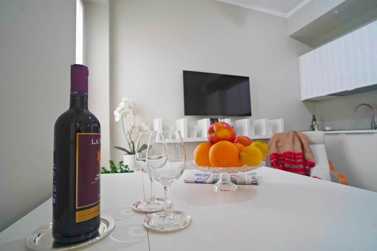 Chic 1Bdr With Shared Terrace Steps From Duomo By Rentopolis 밀라노 외부 사진