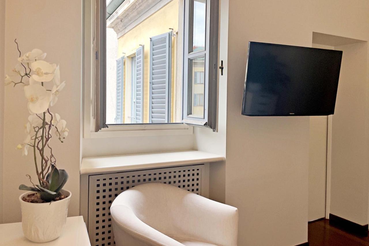 Chic 1Bdr With Shared Terrace Steps From Duomo By Rentopolis 밀라노 외부 사진