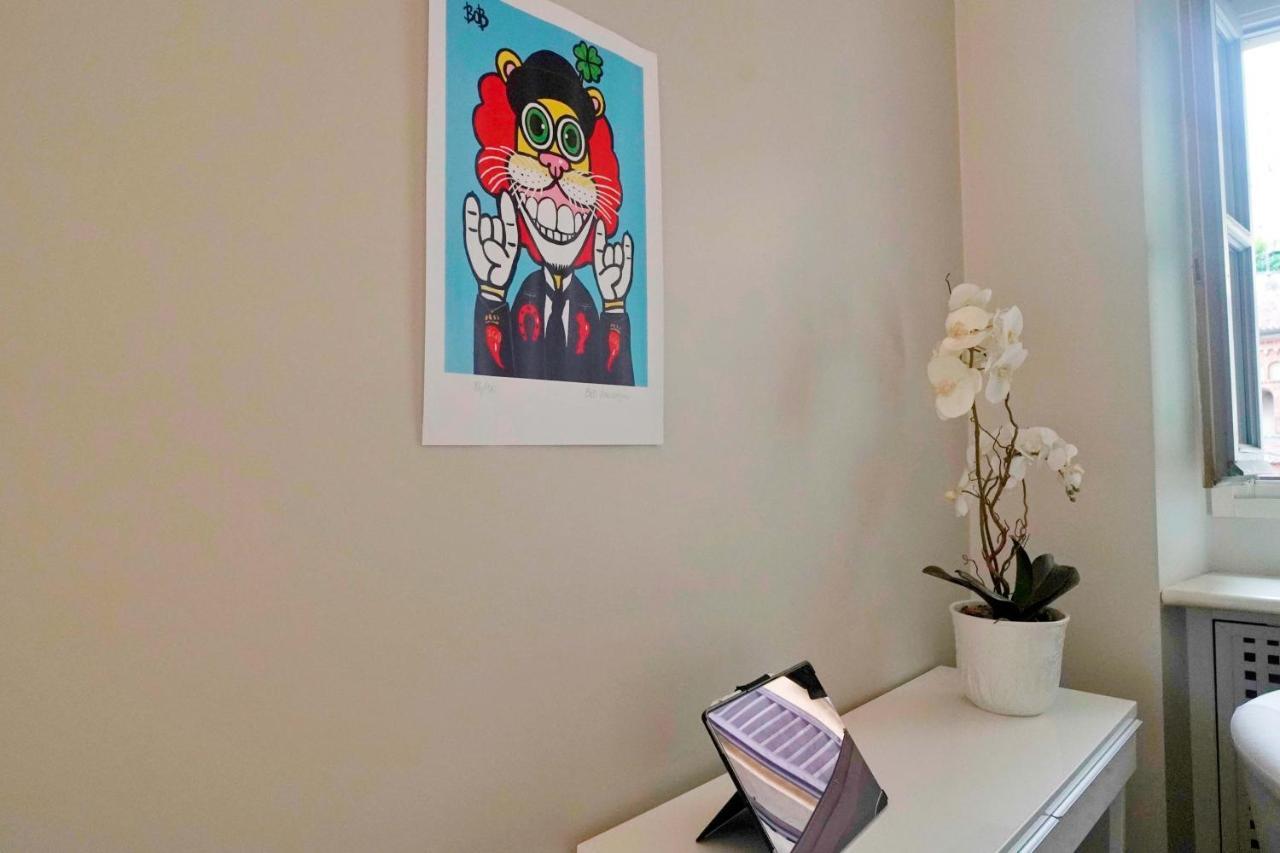 Chic 1Bdr With Shared Terrace Steps From Duomo By Rentopolis 밀라노 외부 사진