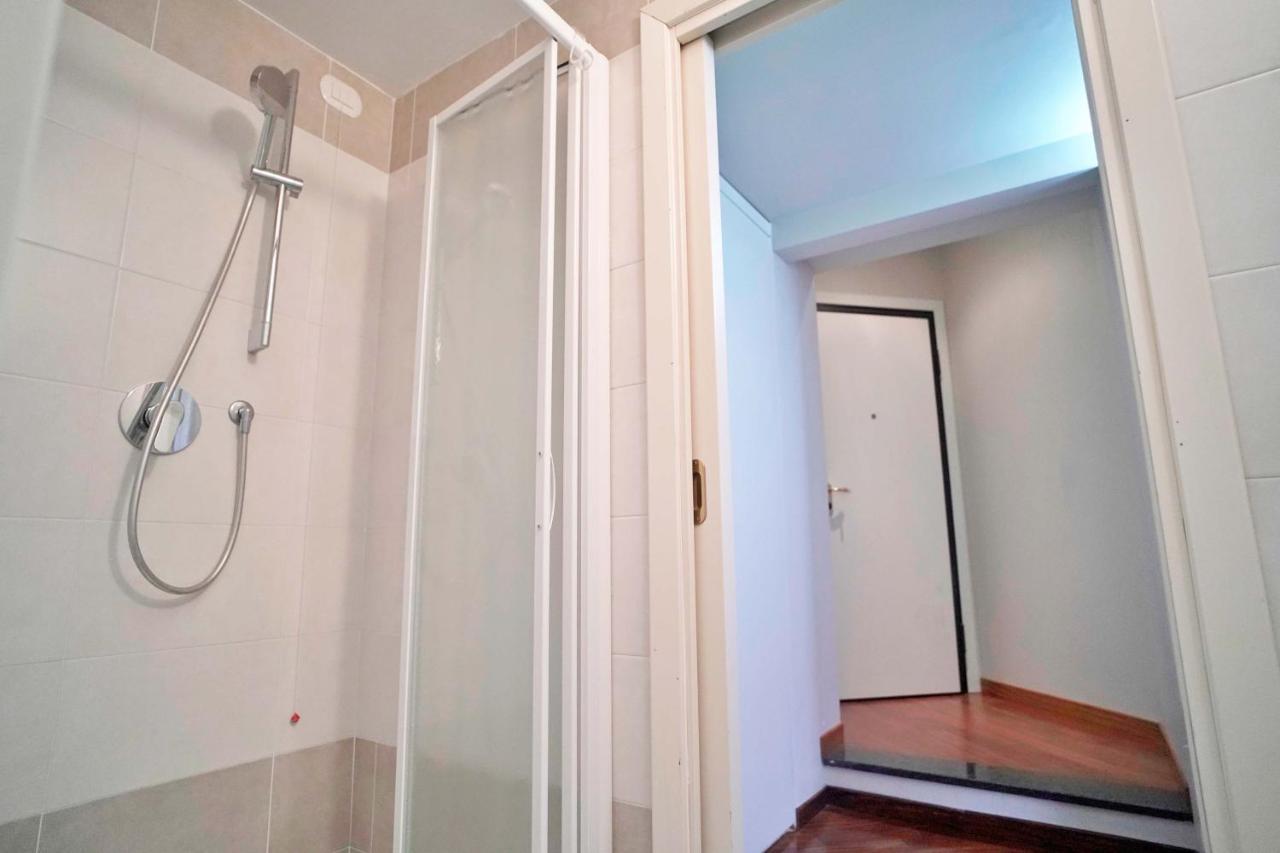 Chic 1Bdr With Shared Terrace Steps From Duomo By Rentopolis 밀라노 외부 사진