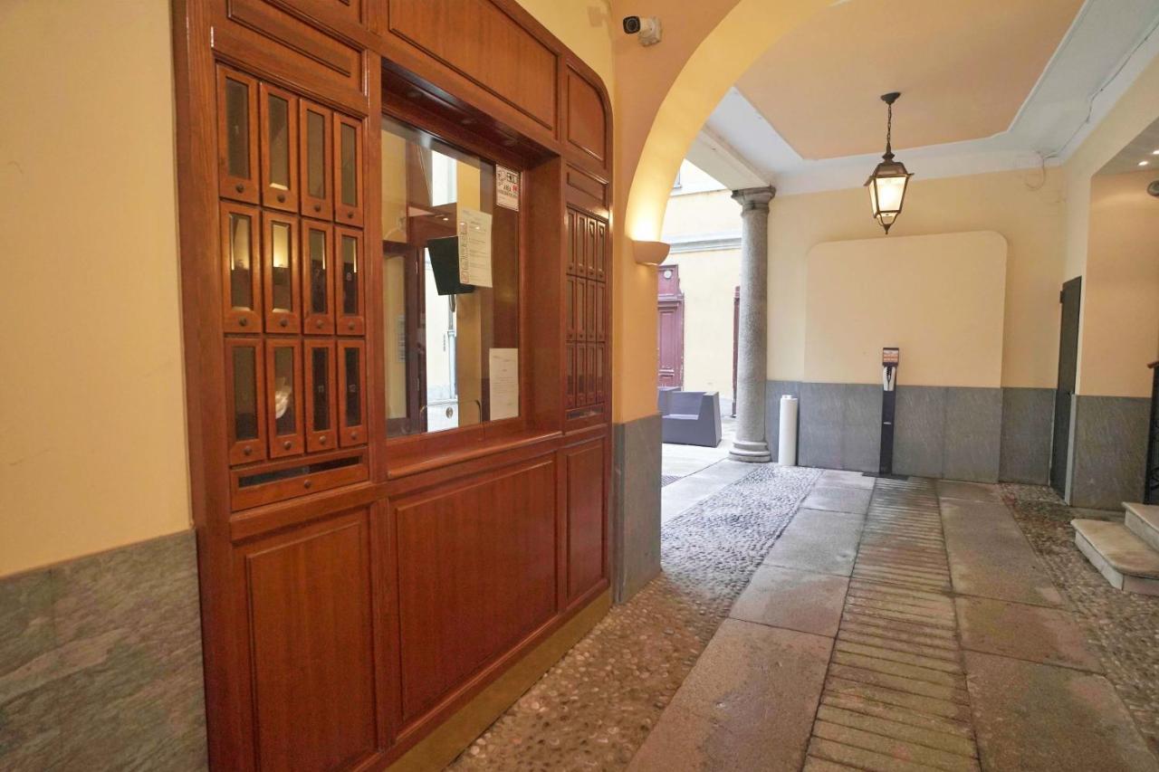 Chic 1Bdr With Shared Terrace Steps From Duomo By Rentopolis 밀라노 외부 사진